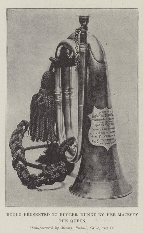 Bugle présenté à Bugler Dunne par Sa Majesté la Reine - English Photographer