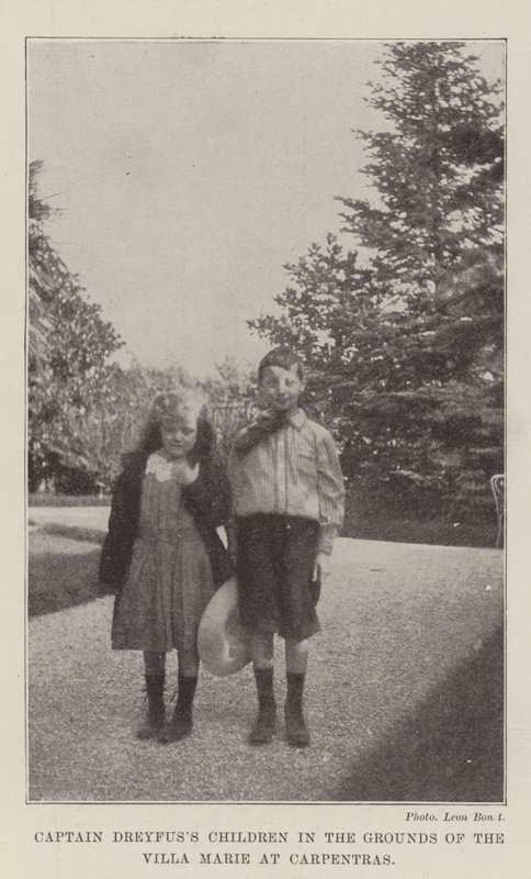 Les enfants du capitaine Dreyfus dans les jardins de la Villa Marie à Carpentras - English Photographer
