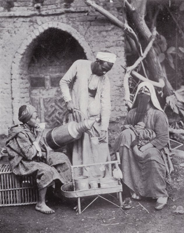 Égypte : Servir du café turc dans les rues du Caire - English Photographer