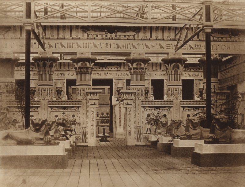 Entrée de la cour égyptienne - English Photographer
