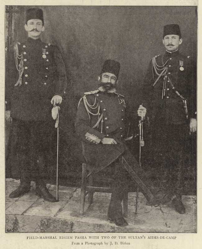 Le maréchal Edhem Pacha avec deux aides de camp du sultan - English Photographer
