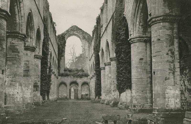 Abbaye de Fountains, nef, vue vers l