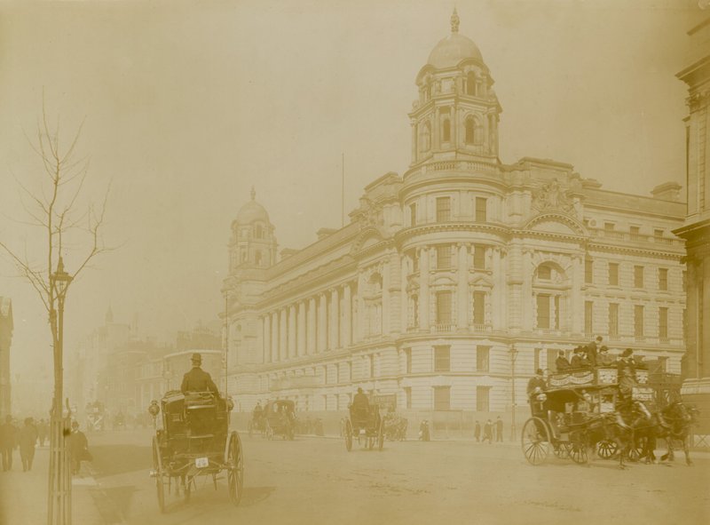 Vue générale du nouveau ministère de la Guerre à Whitehall - English Photographer