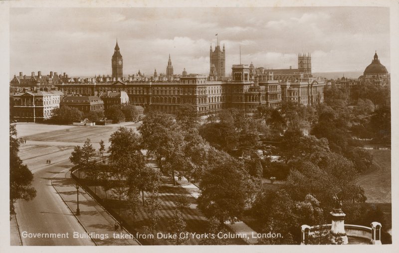 Bâtiments du Gouvernement pris depuis la Colonne du Duc de York, Londres - English Photographer