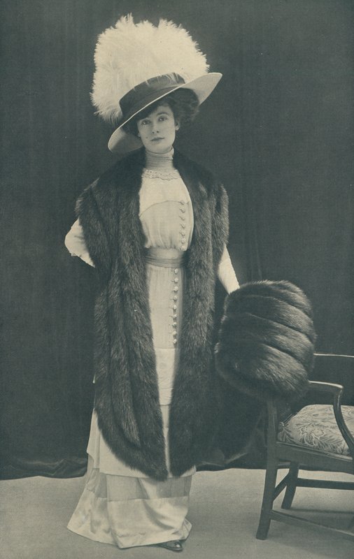 Élégante étole et moufle en mouffette - English Photographer