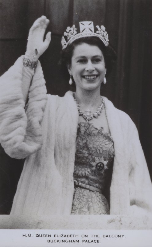 La reine Elizabeth sur le balcon, Buckingham Palace - English Photographer