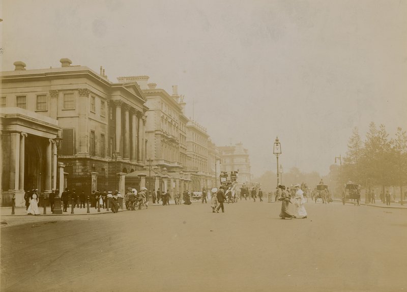 Hyde Park Corner et Piccadilly, Londres - English Photographer