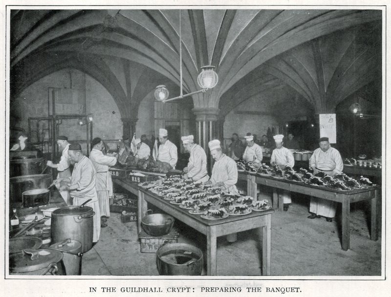 Dans la crypte du Guildhall : préparation du banquet - English Photographer