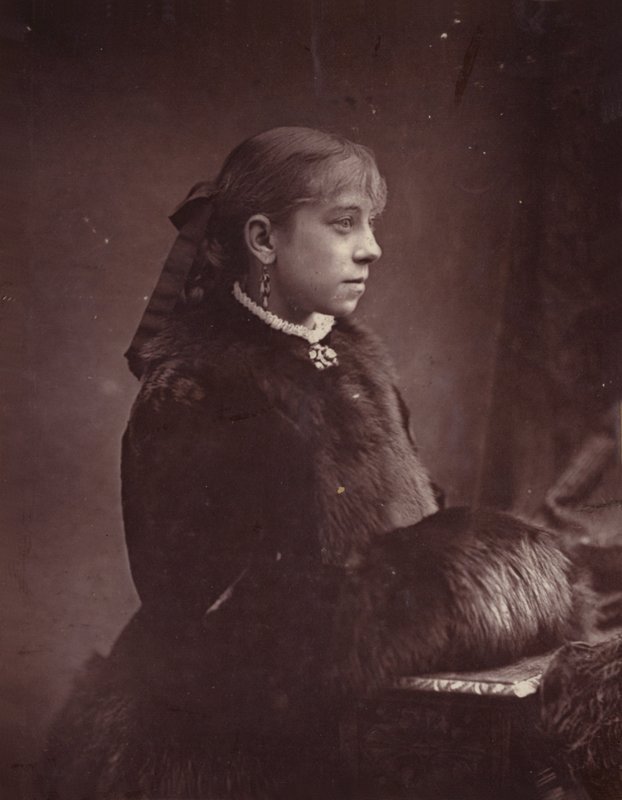 Mlle Sara - English Photographer