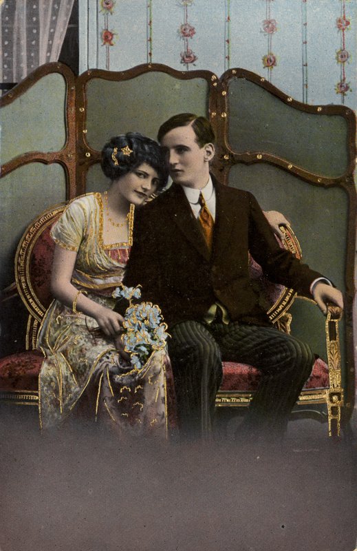 Homme et femme avec un bouquet de fleurs - English Photographer