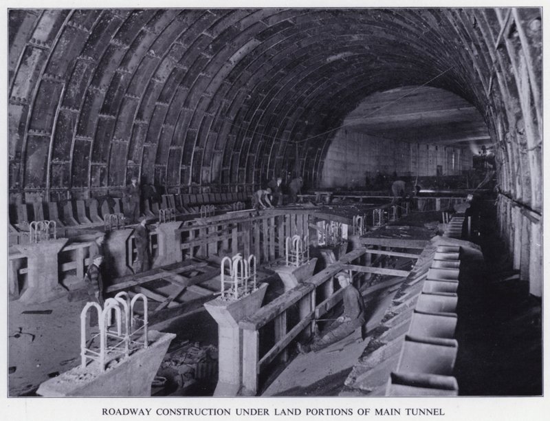Tunnel de Mersey: Construction de la Chaussée sous les Portions Terrestres du Tunnel Principal - English Photographer