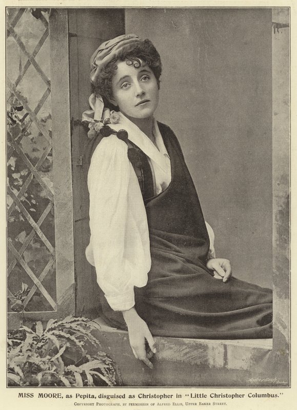 Miss Moore, déguisée en Christopher dans Little Christopher Columbus - English Photographer