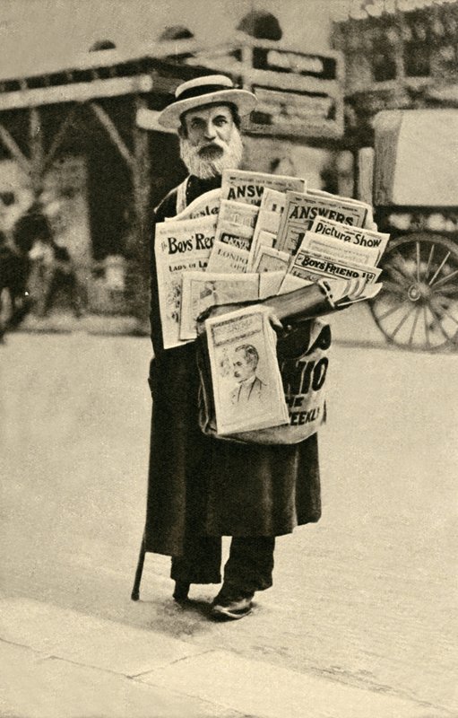Vendeur de journaux - English Photographer