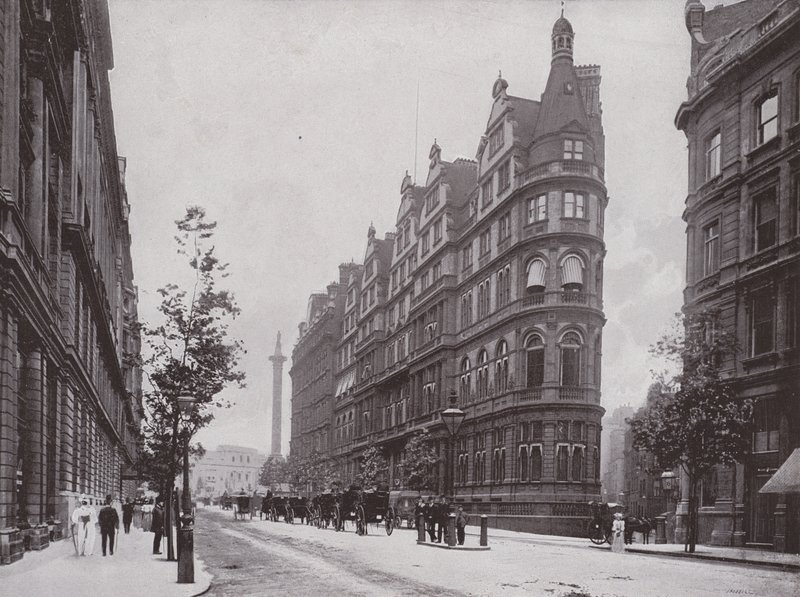 Avenue de Northumberland, avec le Constitutional Club - English Photographer