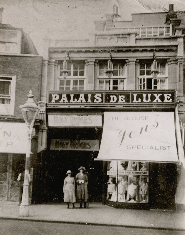Palais de Luxe, High Street, Bromley - English Photographer