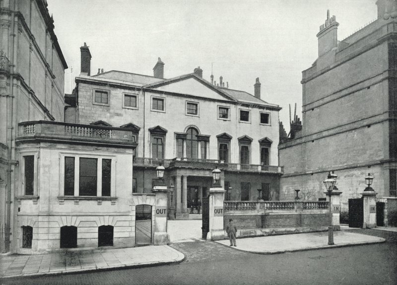 Piccadilly, le Naval and Military Club - English Photographer