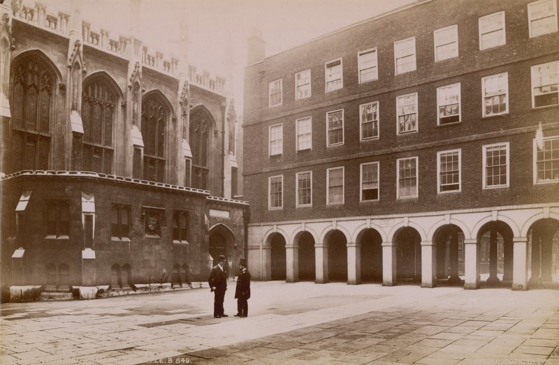 Cloister Building et l