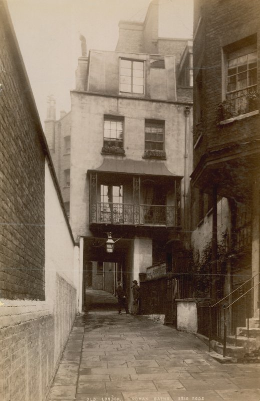 Bains romains de printemps sur Strand Lane - English Photographer