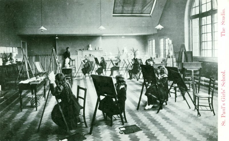 École de Filles St Paul, Le Studio - English Photographer