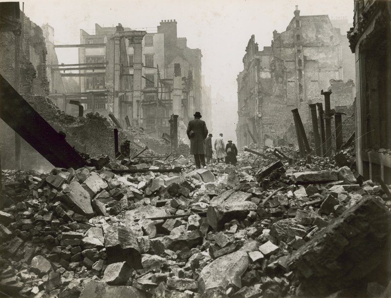 La ville de Londres après un raid aérien - English Photographer