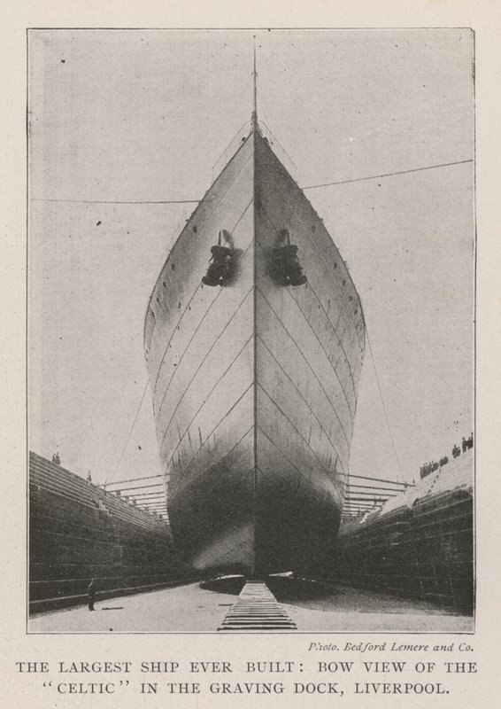Le plus grand navire jamais construit, vue de proue du Celtic dans le bassin de radoub, Liverpool - English Photographer