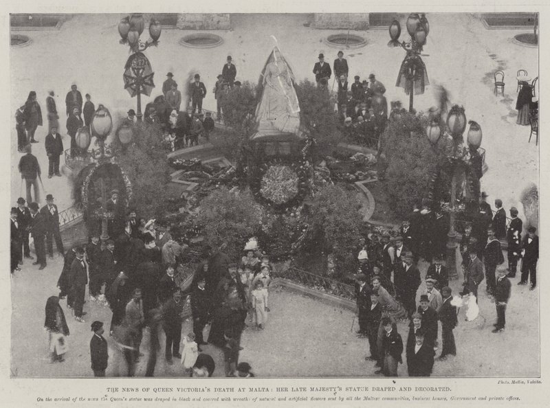 La nouvelle de la mort de la reine Victoria à Malte, la statue de Sa défunte Majesté drapée et décorée - English Photographer