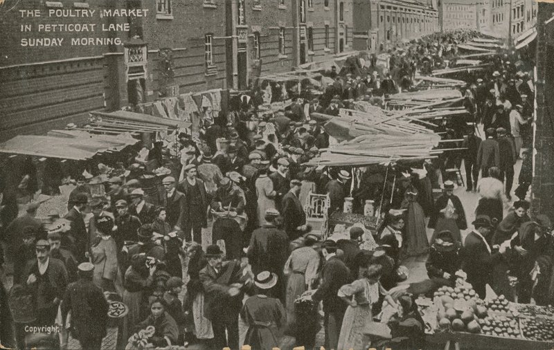 Le Marché de la Volaille, Petticoat Lane, dimanche matin - English Photographer