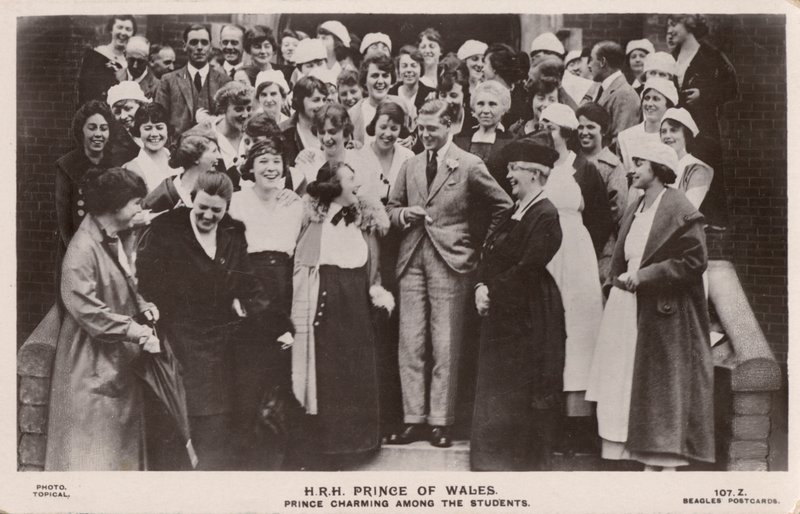 Le prince de Galles (futur roi Édouard VIII), avec un groupe d
