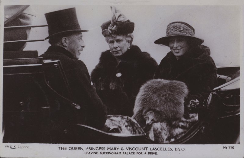 La reine, la princesse Mary et le vicomte Lascelles, DSO - English Photographer