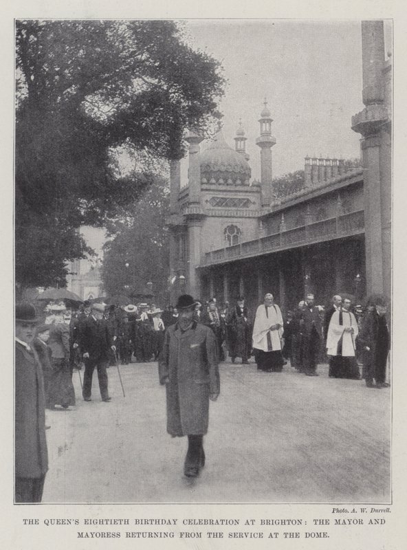 Célébration du quatre-vingtième anniversaire de la reine à Brighton, le maire et la mairesse revenant du service au Dôme - English Photographer