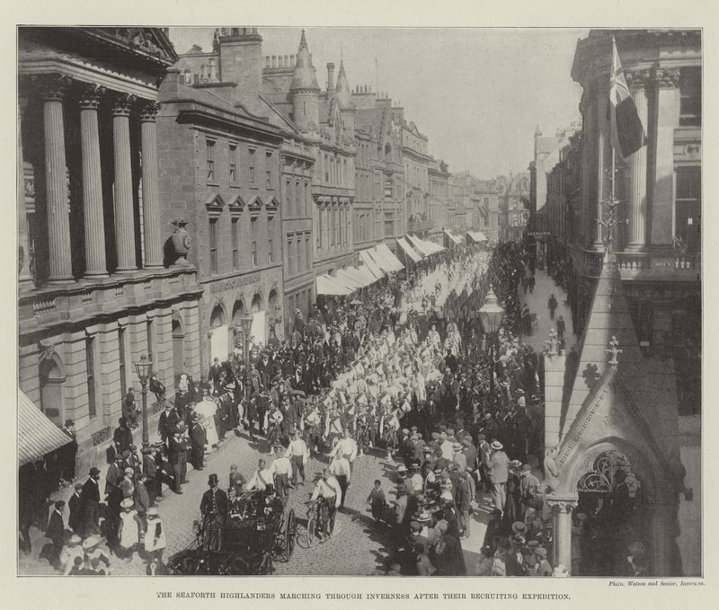 Les Seaforth Highlanders marchant à travers Inverness après leur expédition de recrutement - English Photographer