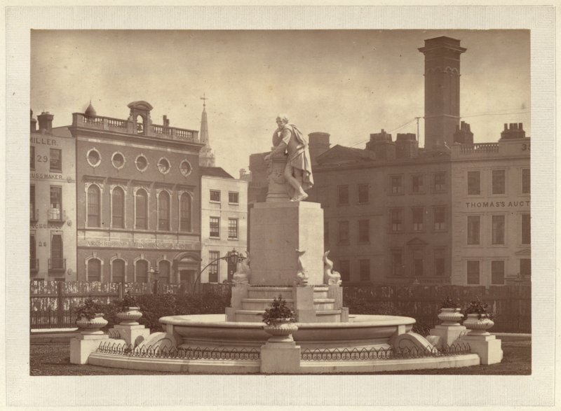 La fontaine et la statue de Shakespeare à Leicester Square - English Photographer
