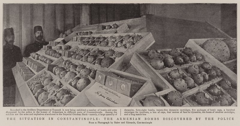 La situation à Constantinople, les bombes arméniennes découvertes par la police - English Photographer