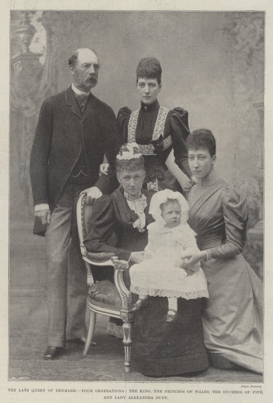 Feu Reine du Danemark, quatre générations, le Roi, la Princesse de Galles, la Duchesse de Fife et Lady Alexandra Duff - English Photographer