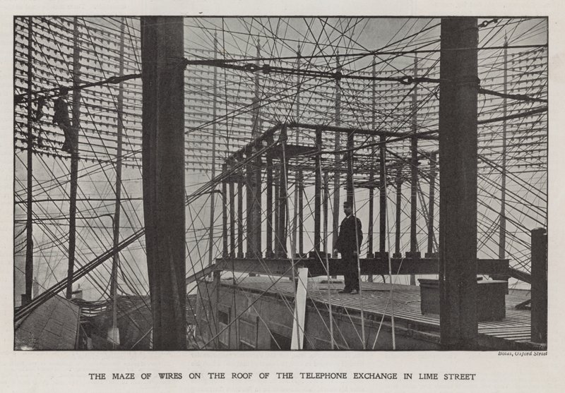Le labyrinthe de fils sur le toit de la Centrale Téléphonique de Lime Street - English Photographer