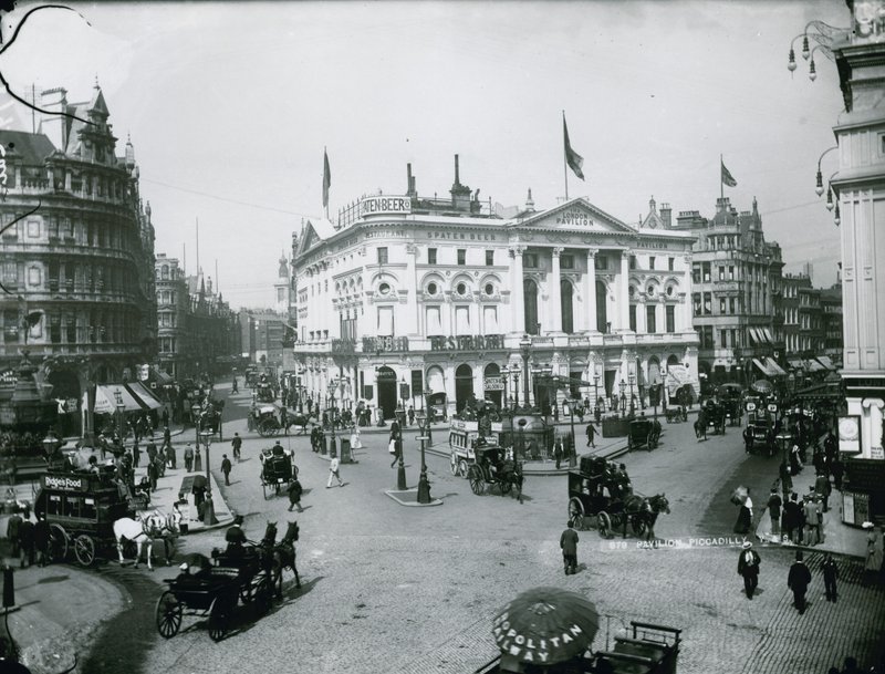 Le nouveau London Pavilion - English Photographer