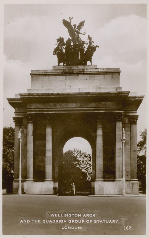 Arc de Wellington et le groupe de statuaire Quadriga - English Photographer