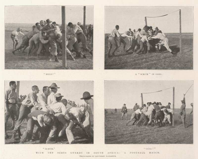 Avec les Scots Guards en Afrique du Sud, un match de football - English Photographer
