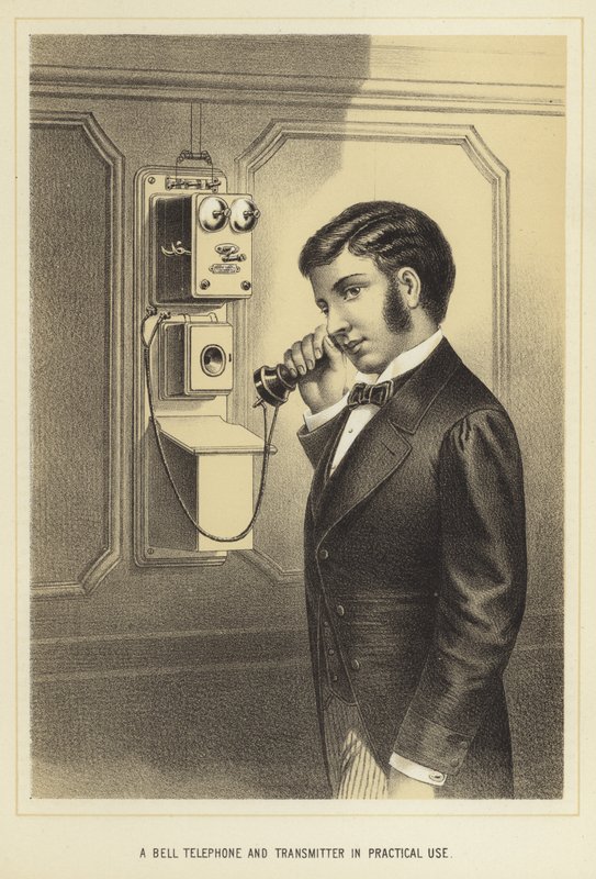 Un téléphone Bell et un émetteur en usage pratique - English School