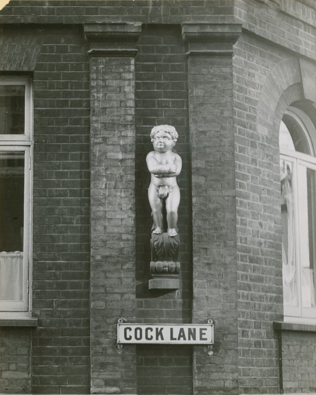 Cock Lane et le Gros Garçon, ou statue du Garçon Doré; photographie - English School