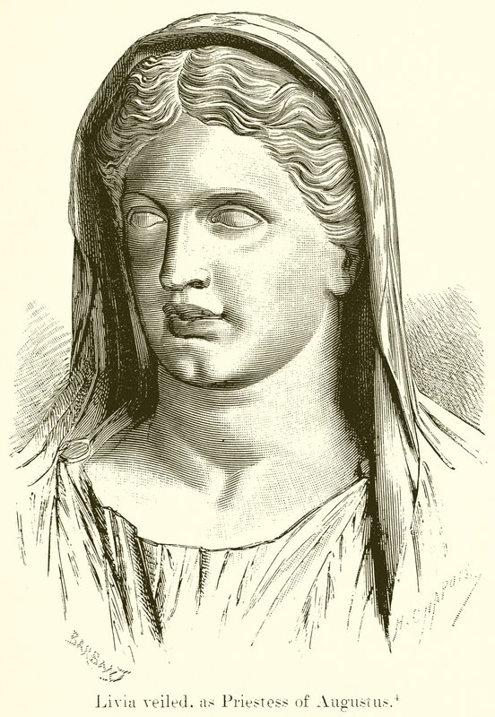 Livia voilée, en prêtresse d