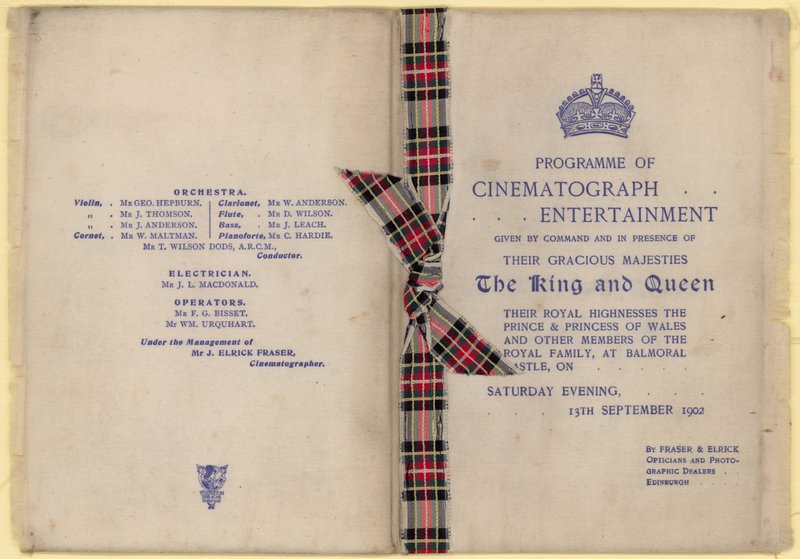Programme de divertissement cinématographique en présence du roi et de la reine - English School