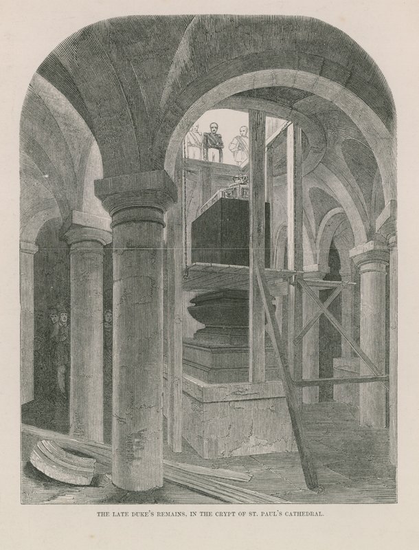 Les restes du défunt duc dans la crypte de la cathédrale Saint-Paul - English School