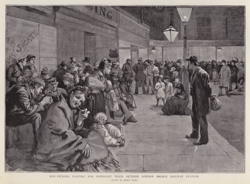 Cueilleurs de houblon attendant devant la gare de London Bridge pour le train de minuit vers le Kent - Enoch Ward