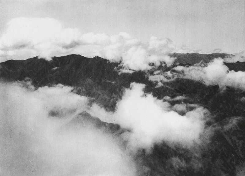 Hua shan, Pai yun, Shensi, Nuages blancs autour du sommet du Mont Sacré - Ernst Boerschmann
