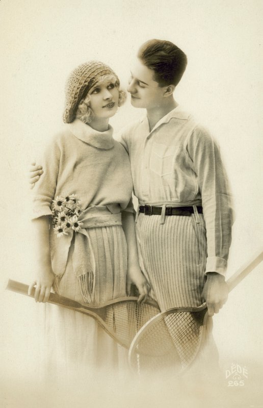 Couple avec des raquettes de tennis (photo n/b) - European Photographer