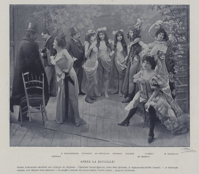 Actrices au Théâtre des Variétés, Paris, après une représentation - French Photographer