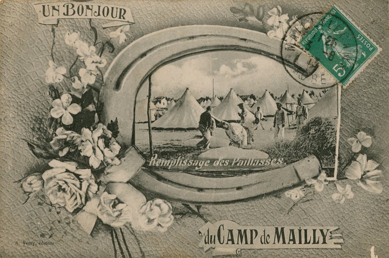Bonjour du Camp de Mailly - remplissage de matelas de paille - French Photographer