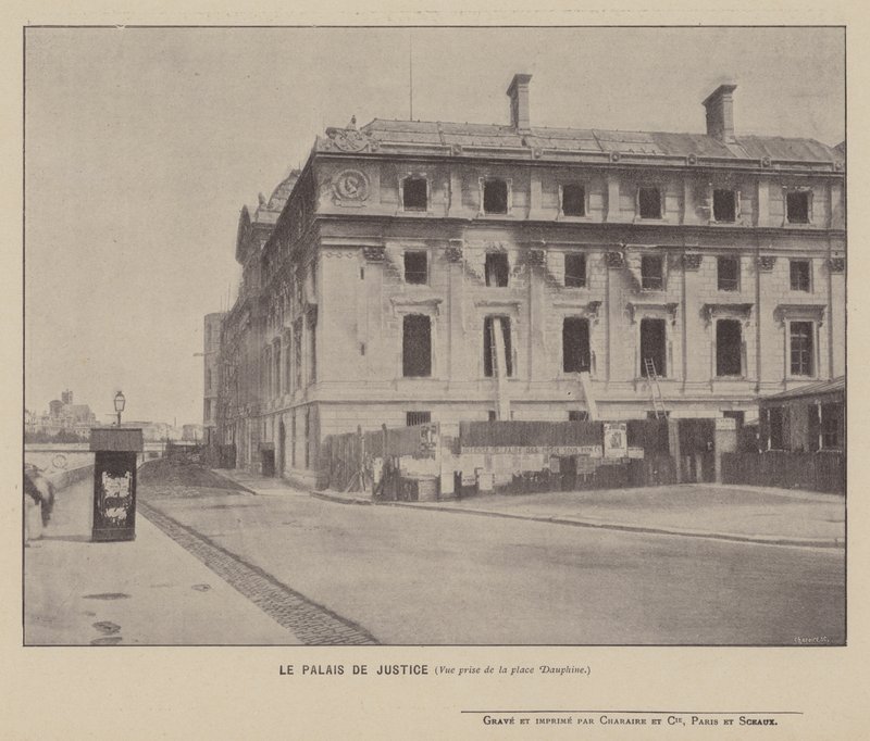 La Commune de Paris, Le Palais De Justice, Vue prise de la place Dauphine - French Photographer