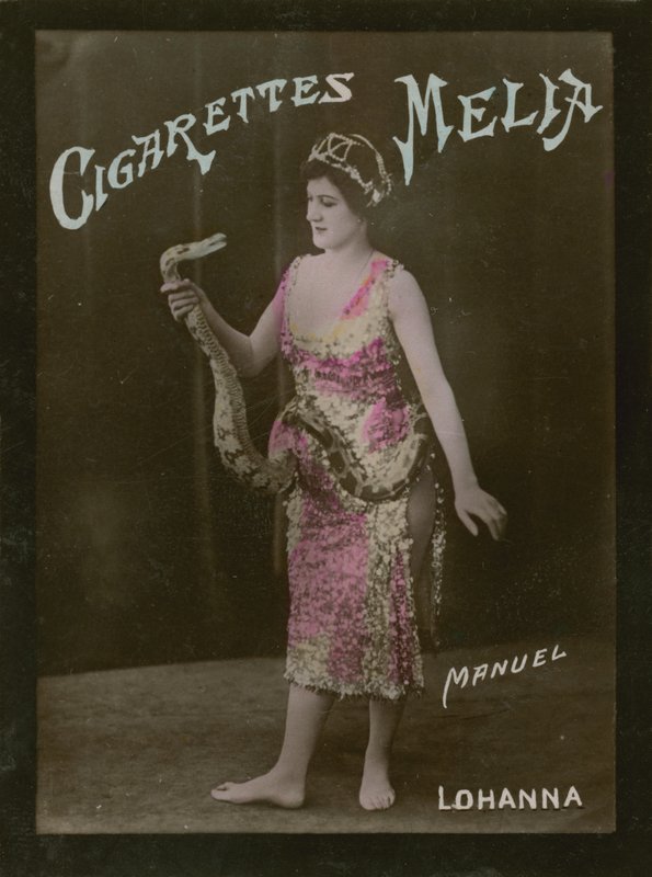 Lohanna, fille avec un serpent - French Photographer